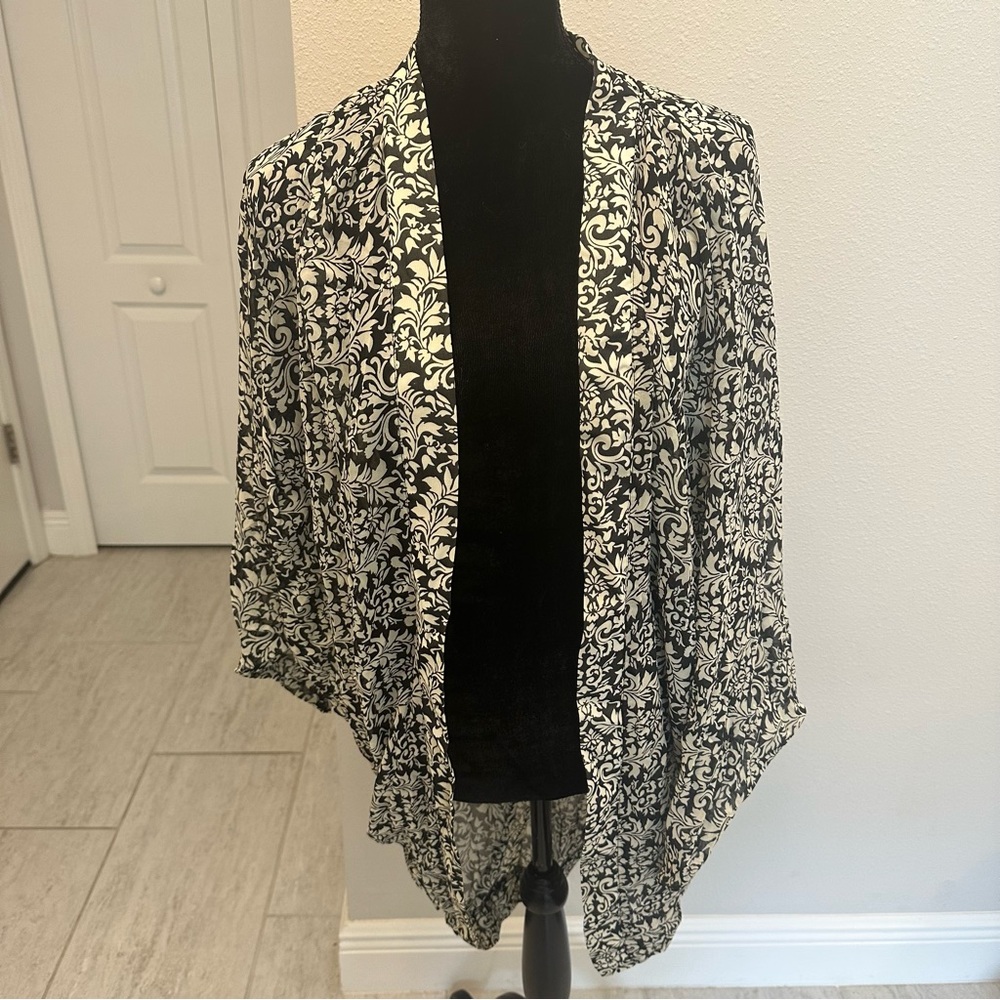 TOBI Open Cardigan 🖤🤍 - Picture 2 of 7